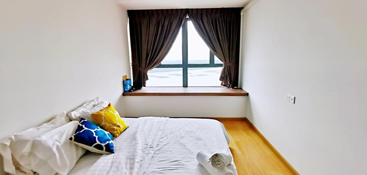 Superb Seaview Royal Strand Danga Bay Country Garden Apartment Johor Bahru Exterior photo